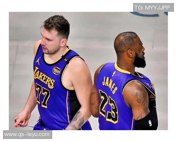 东契奇谈老詹回归球队目标与钓鱼动作背后的友谊故事