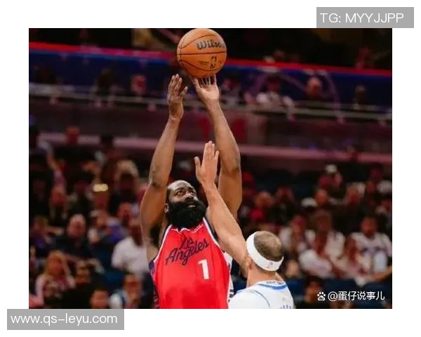 哈登三节表现平平仅得8分三分球全失状态堪忧需调整状态