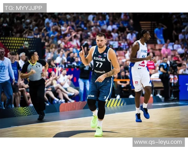 东契奇无奈摊手斯玛特遭大帽瞬间引发全场惊呼